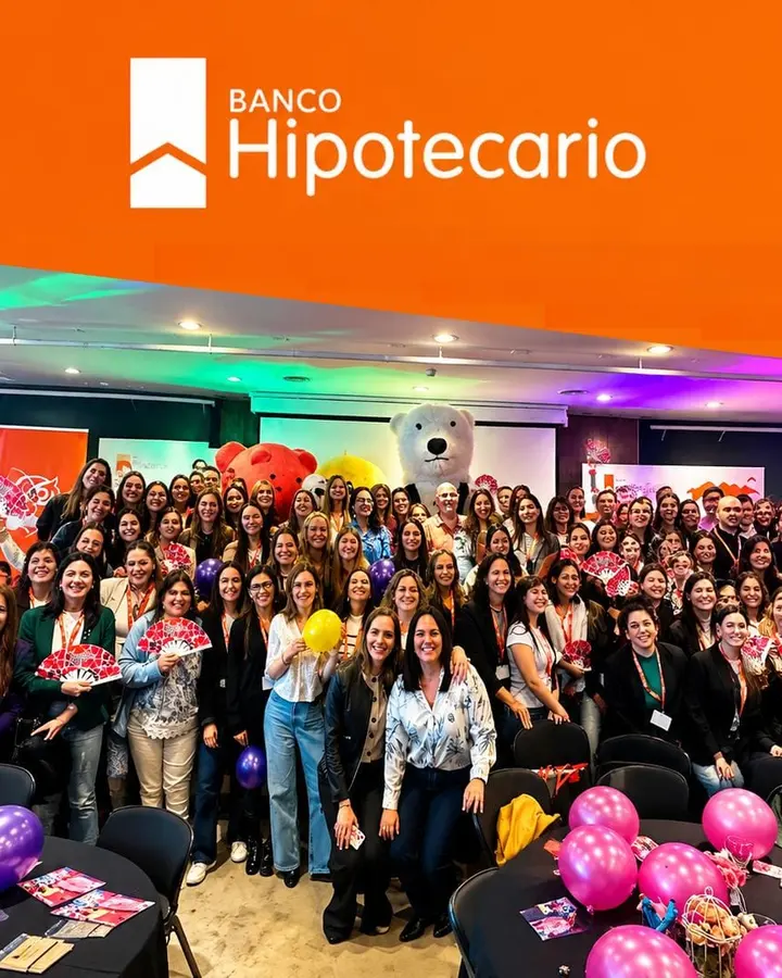 Evento del Banco Hipotecario con los osos gigantes